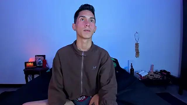 Freechat Alexmillers on StripChat