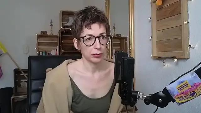 Antifistin — ich lasse mein Oberteil fallen