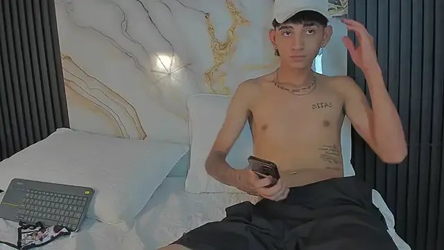 Freechat azul_honey on StripChat