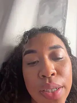 Freechat bella__honey on StripChat