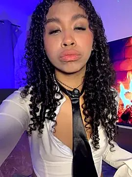 Freechat bella__honey on StripChat