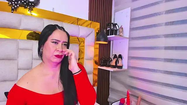 Freechat bigass_monic on StripChat
