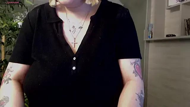 Freechat BustyAllyy on StripChat