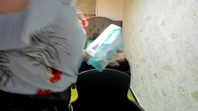 Freechat Charlot_milf on StripChat