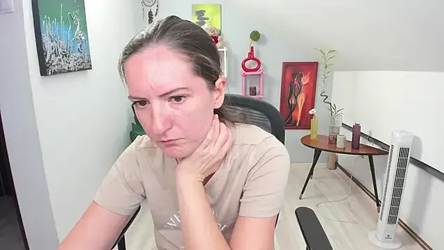 ChloeHottyX on StripChat