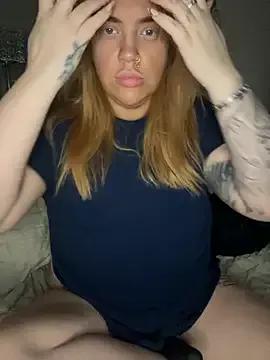 Freechat CurvyGirlMyla on StripChat