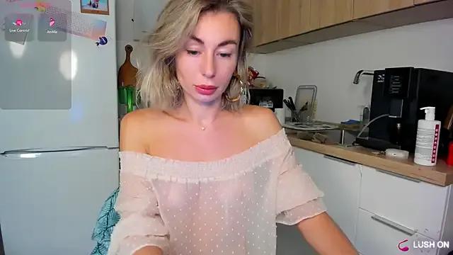 Freechat DannaEvan on StripChat