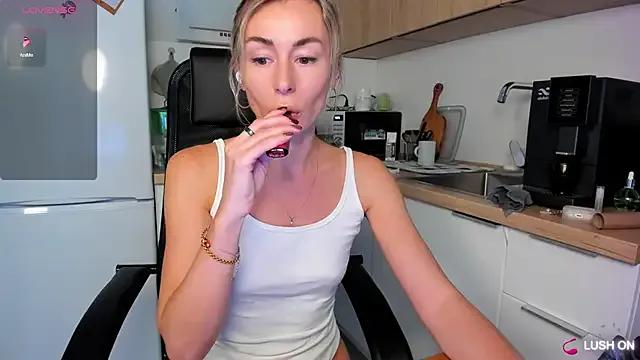 Freechat DannaEvan on StripChat