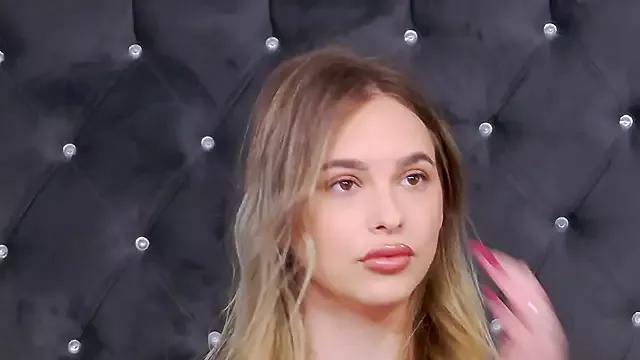 Ellsa_Jean_ on StripChat 