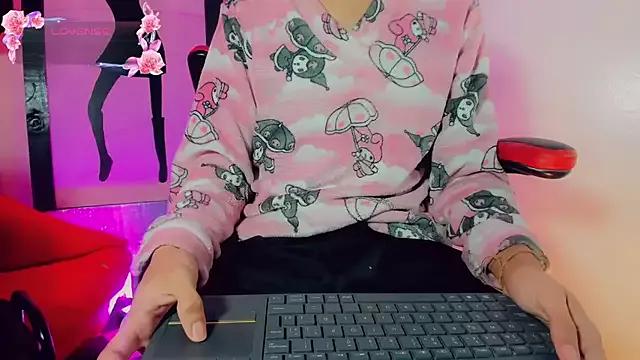 emelly_horny_ on StripChat 