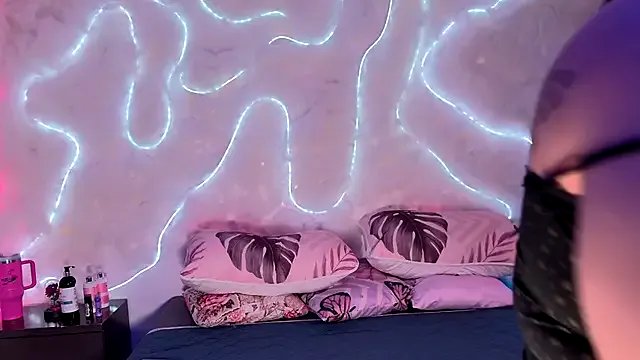 emmajohnss on StripChat