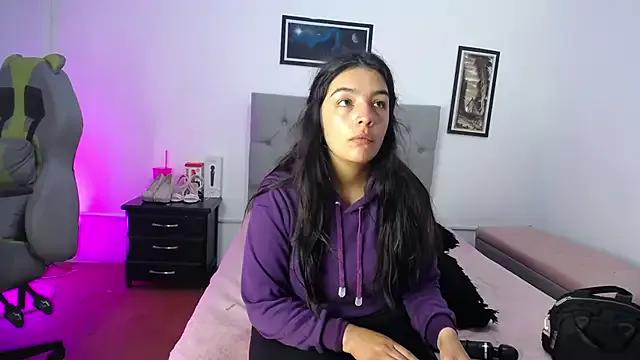 Esmeraldaa- — Open Legs+Fingering Pussy