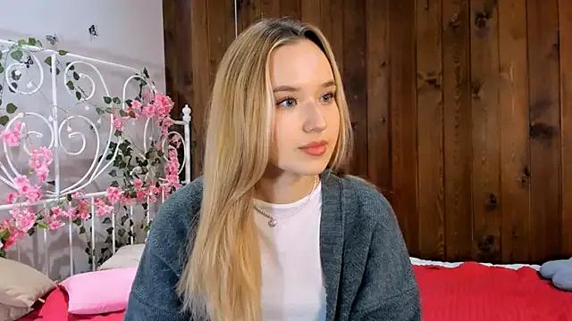 StripChat EveMcclearen is Freechat EveMcclearen — SHOW OUTFIT