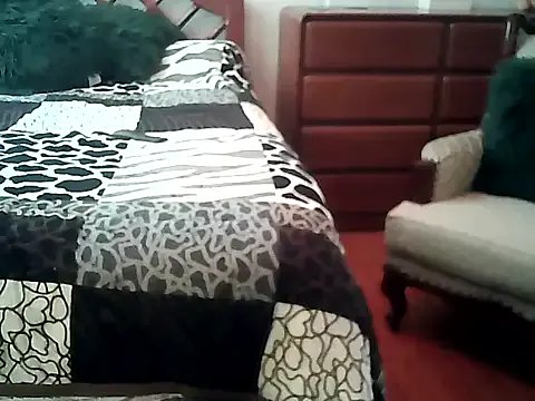 Freechat FallsForHerSmile on StripChat