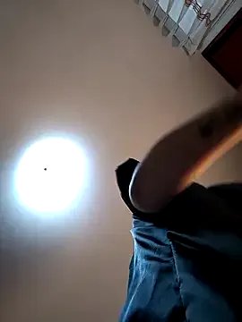 Freechat FallsForHerSmile on StripChat