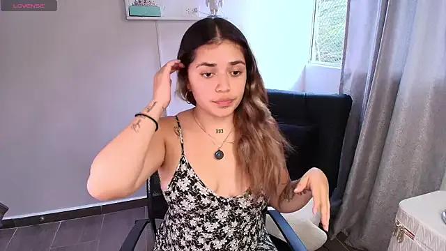 Freechat JoselinFlower_ on StripChat