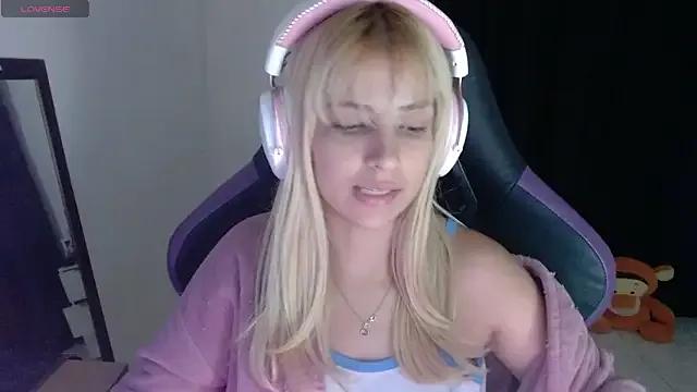 Freechat jujubinhahot on StripChat