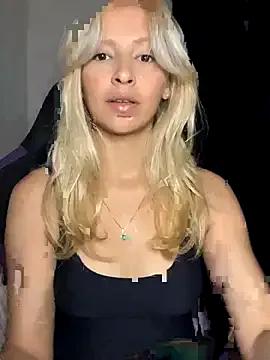 Freechat jujubinhahot on StripChat