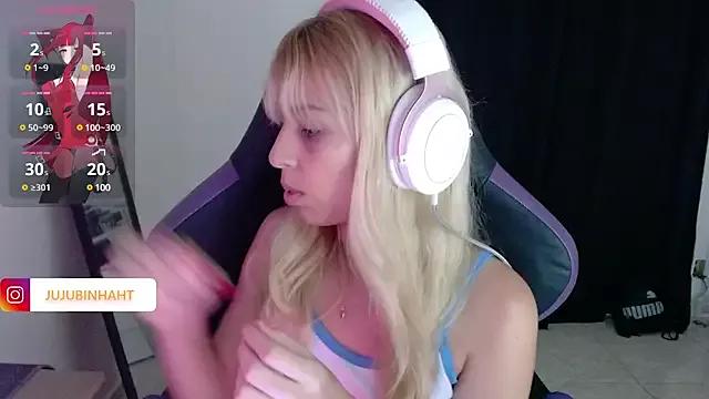 Freechat jujubinhahot on StripChat