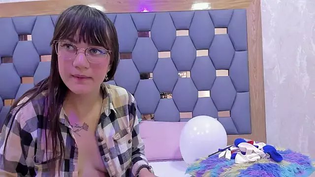 Private juliette_pretty_ on StripChat