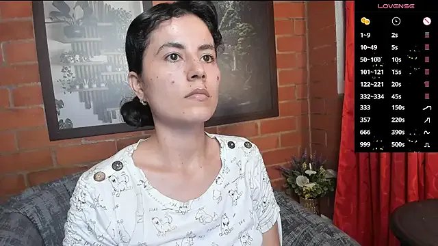 Freechat kanela3434 on StripChat