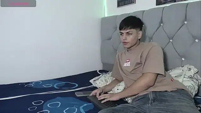 Loganjhonson19 on StripChat