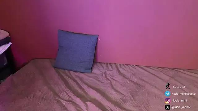 Freechat lucie_mehott on StripChat