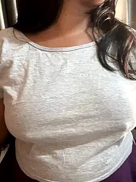 Freechat Maggi-is-back on StripChat