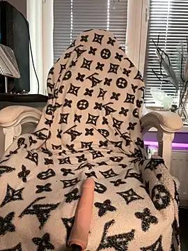 Miss_chiks — Fuck me till squirt 2 min control LT