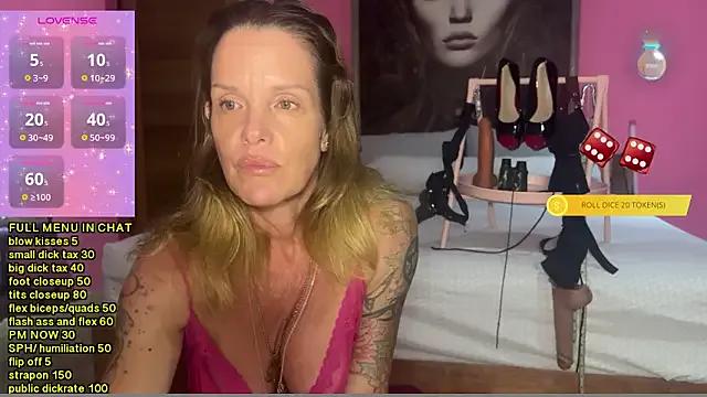 Freechat mommyselenafit_ on StripChat