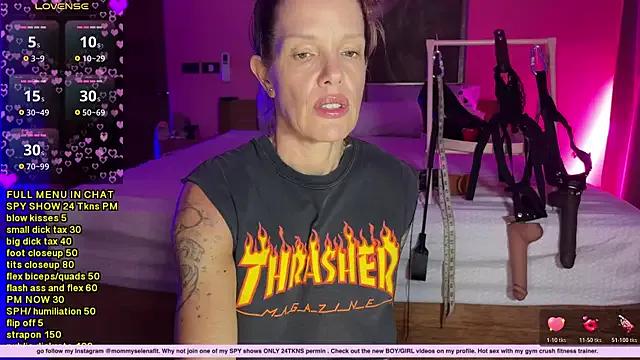 Freechat mommyselenafit_ on StripChat