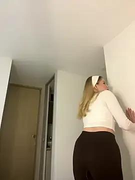 Freechat NicoleCut on StripChat