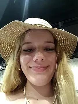 Freechat NicoleCut on StripChat