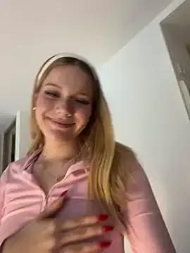 Freechat NicoleCut on StripChat