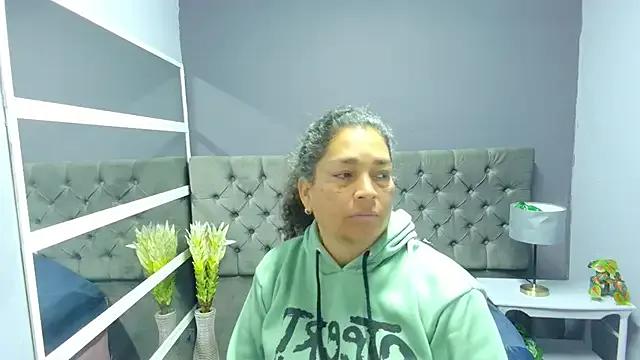 NinaBlazee on StripChat 