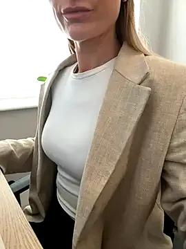 StripChat Phoebe_Lily is Freechat Phoebe_Lily — New piercing! 2 min vid for every 100tkn