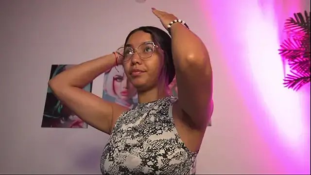 Freechat pocahotass_11 on StripChat