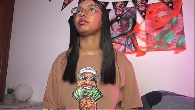 Freechat pocahotass_11 on StripChat