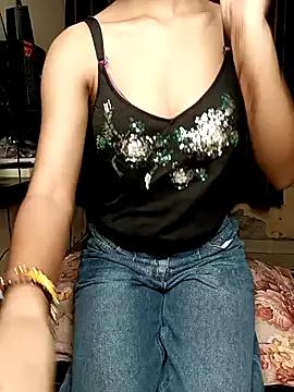Freechat poojaji690 on StripChat