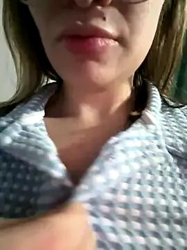 Pribaixinha —  2/5 -- Vibrator  Make me buzz