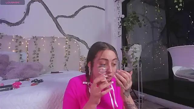 Freechat SarahCastro1_ on StripChat