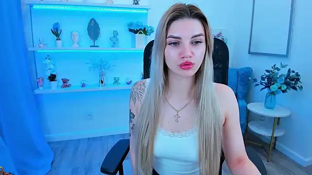 SelenaeMoore on StripChat 