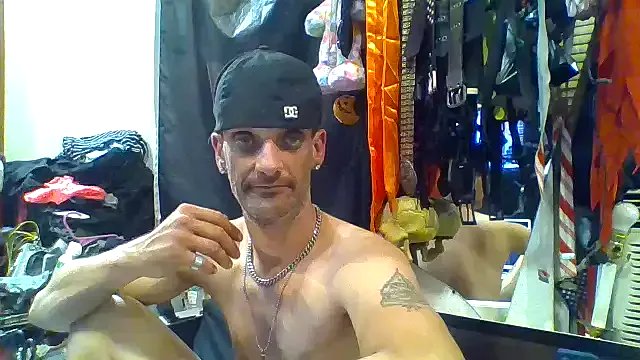 Freechat slinginbigD on StripChat