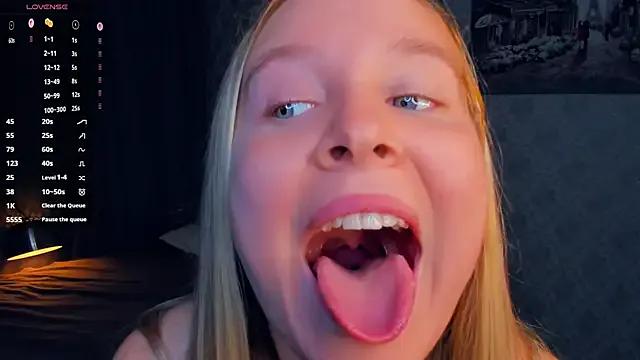 Freechat SoonMoor on StripChat
