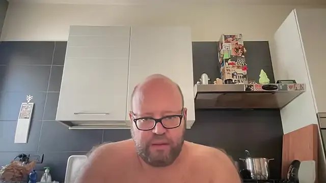 Freechat theitalianbear on StripChat