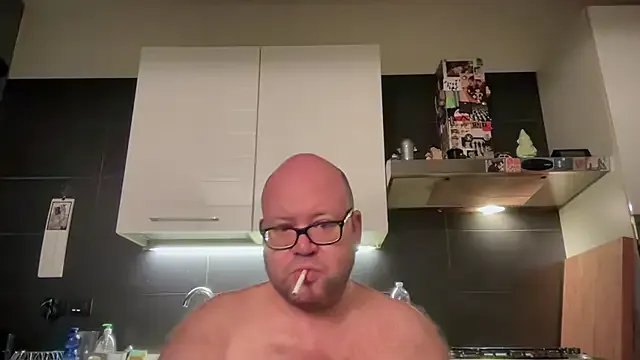 Freechat theitalianbear on StripChat