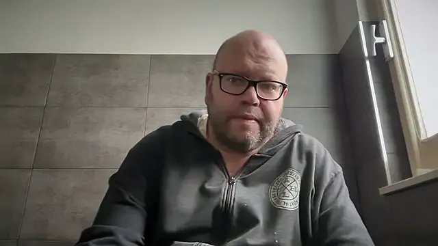 Freechat theitalianbear on StripChat