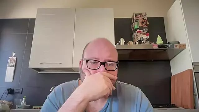 Freechat theitalianbear on StripChat