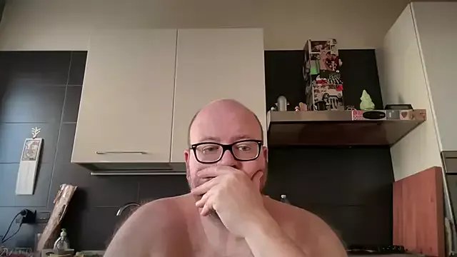 Freechat theitalianbear on StripChat