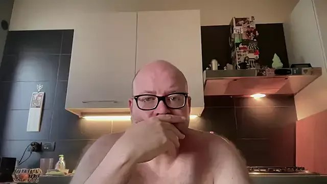 Freechat theitalianbear on StripChat